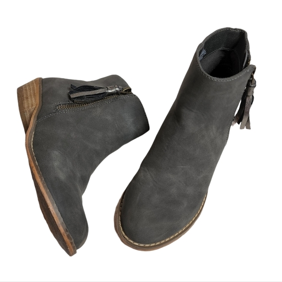 Tucker + Tate grey booties - Picture 6 of 15